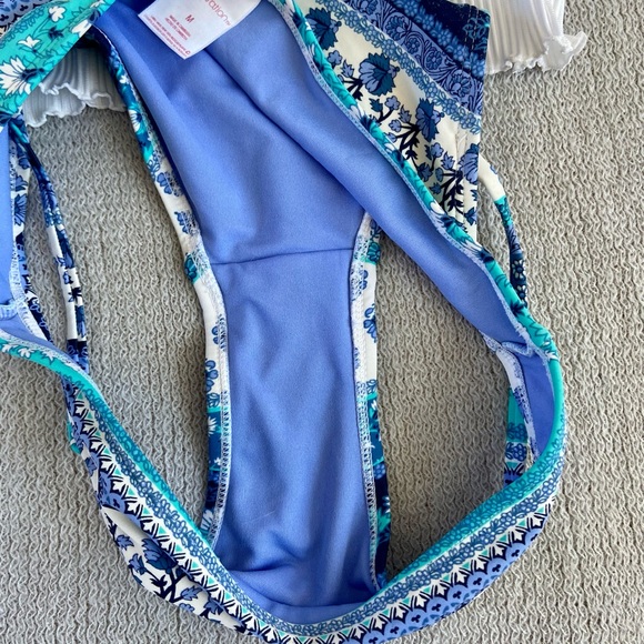 Swim suit Sz medium flowered - Picture 4 of 4